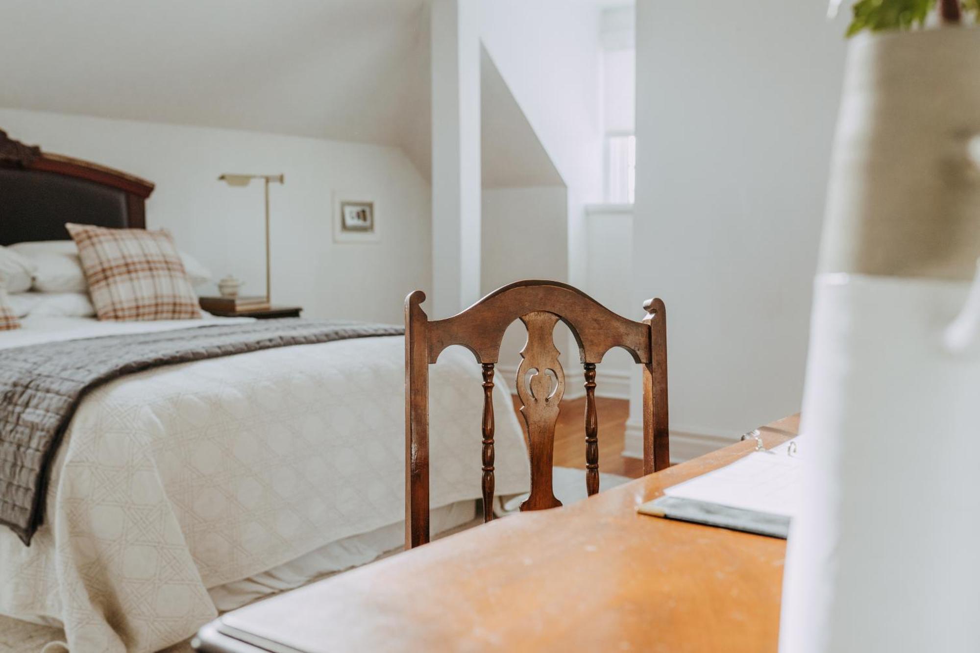 No. 5 East Bed & Breakfast Уинипег Екстериор снимка