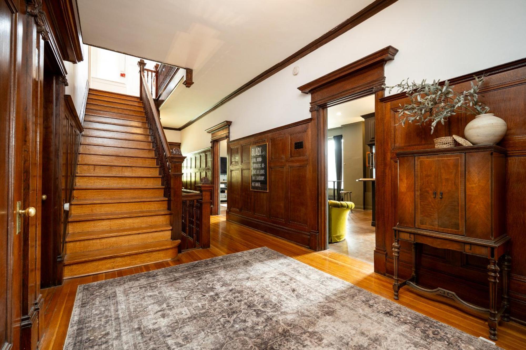 No. 5 East Bed & Breakfast Уинипег Екстериор снимка