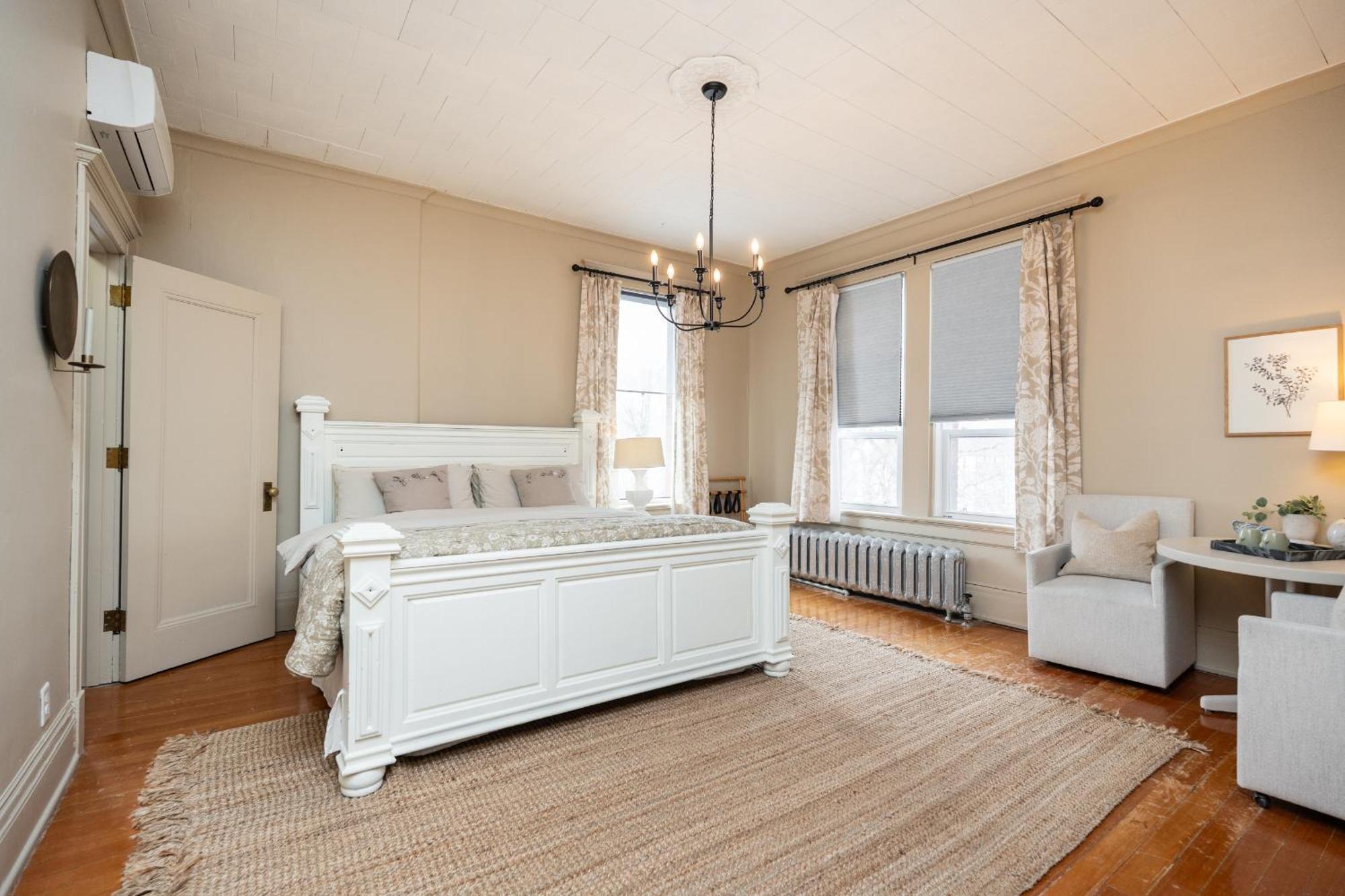 No. 5 East Bed & Breakfast Уинипег Екстериор снимка