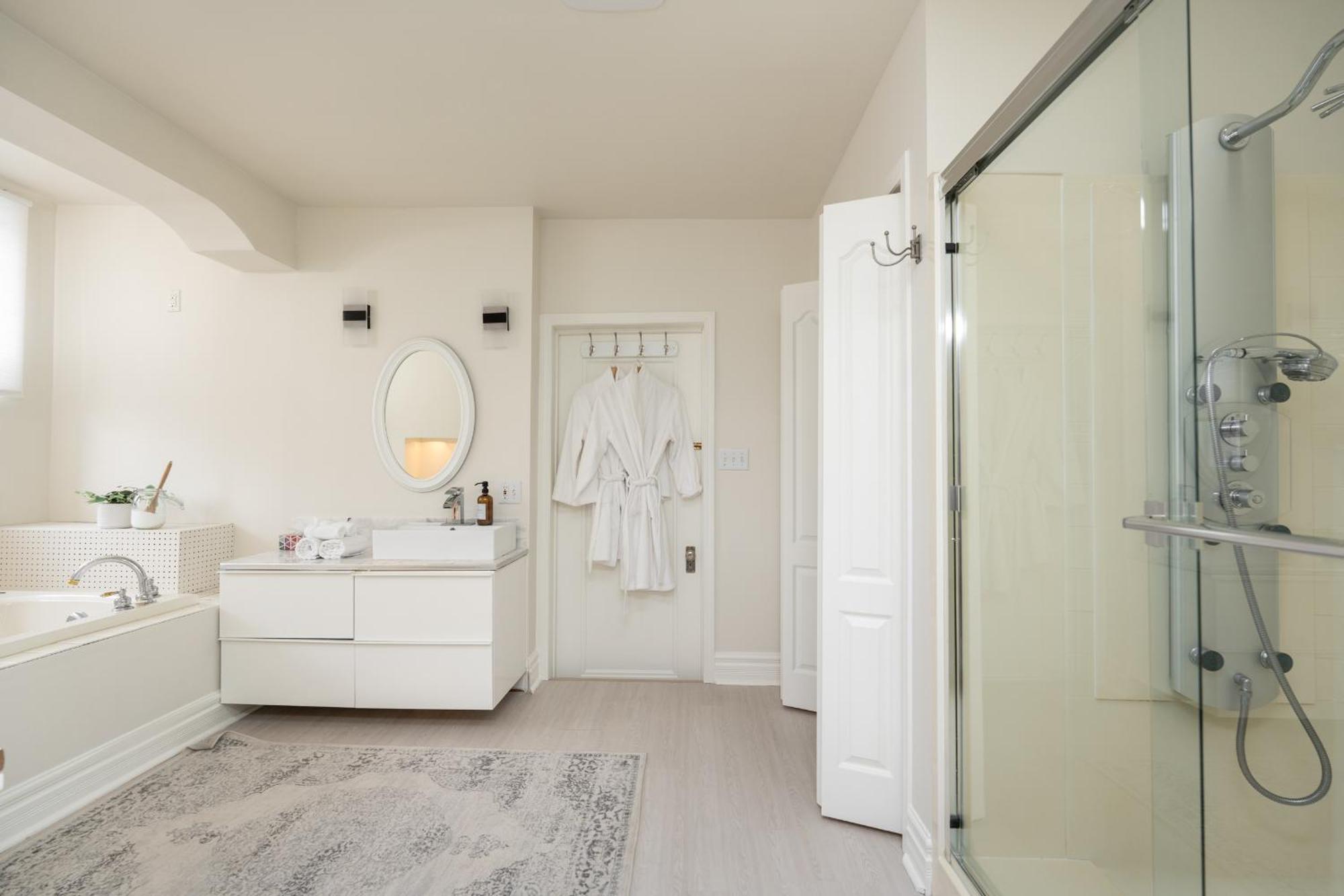 No. 5 East Bed & Breakfast Уинипег Екстериор снимка