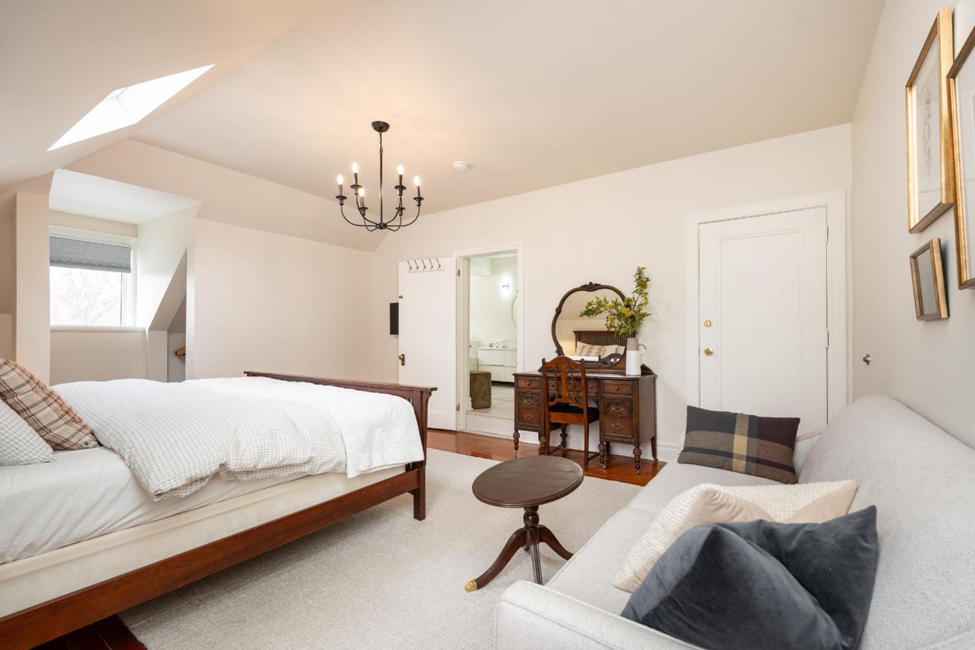 No. 5 East Bed & Breakfast Уинипег Екстериор снимка