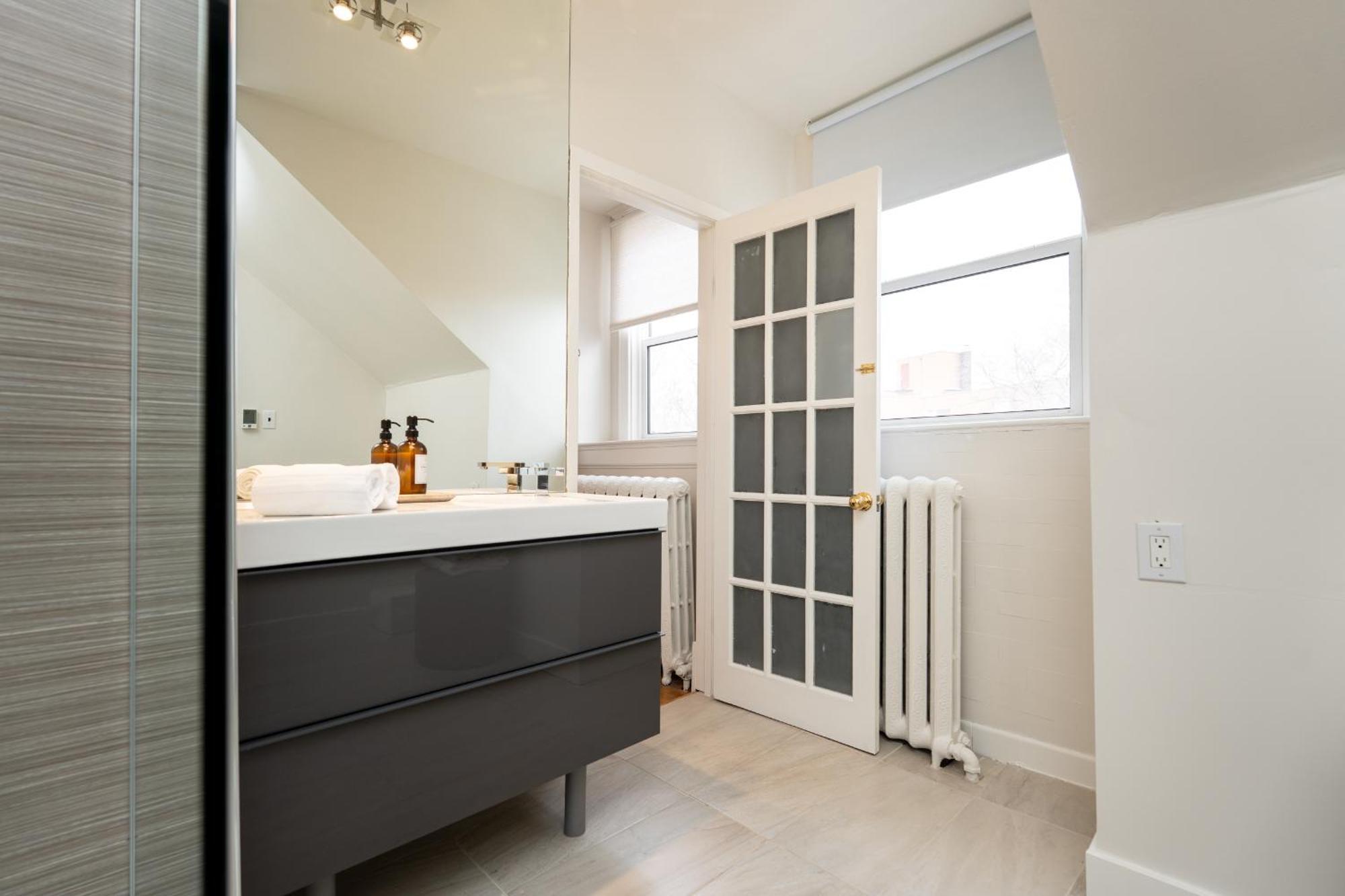No. 5 East Bed & Breakfast Уинипег Екстериор снимка