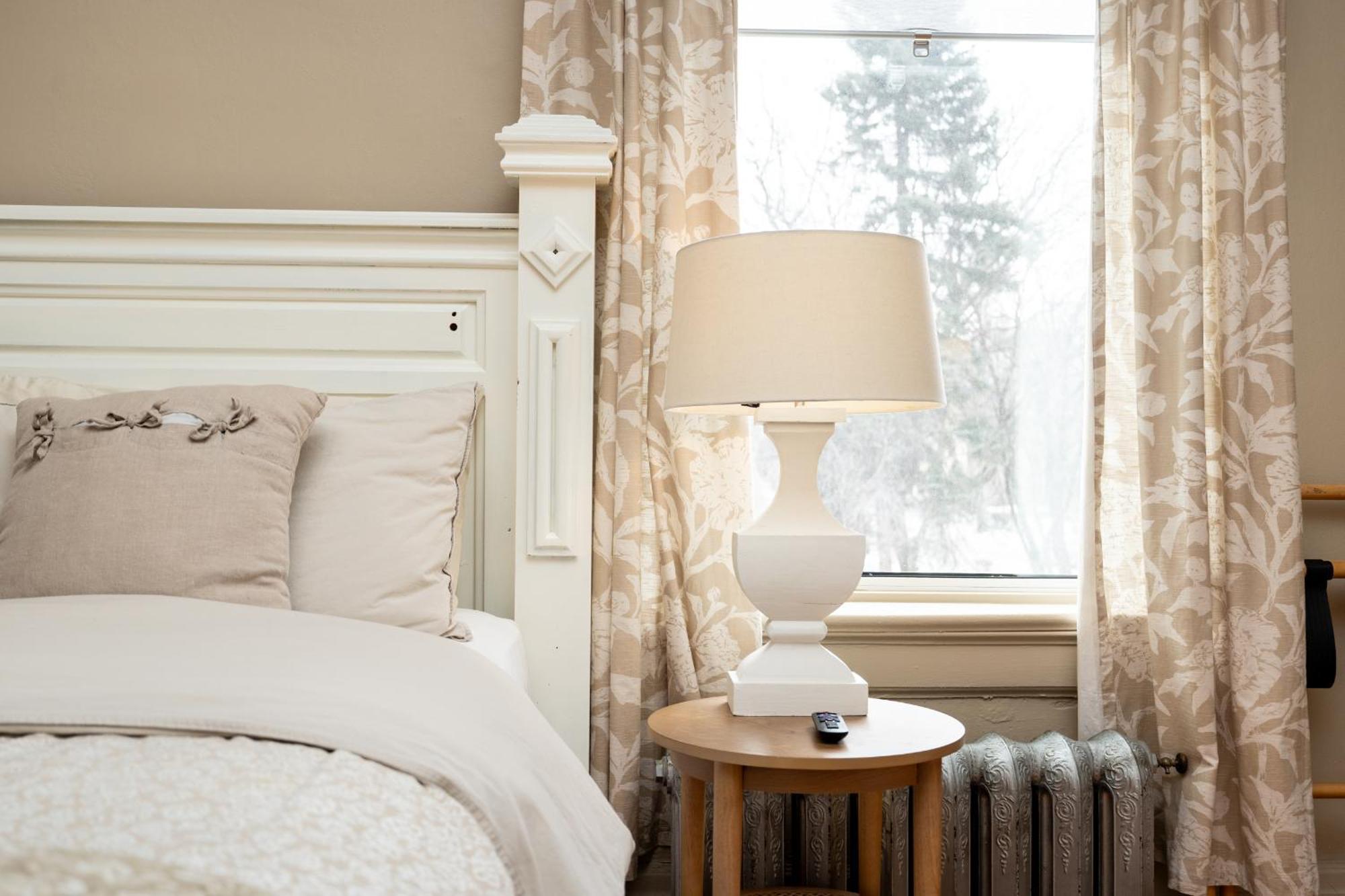 No. 5 East Bed & Breakfast Уинипег Екстериор снимка
