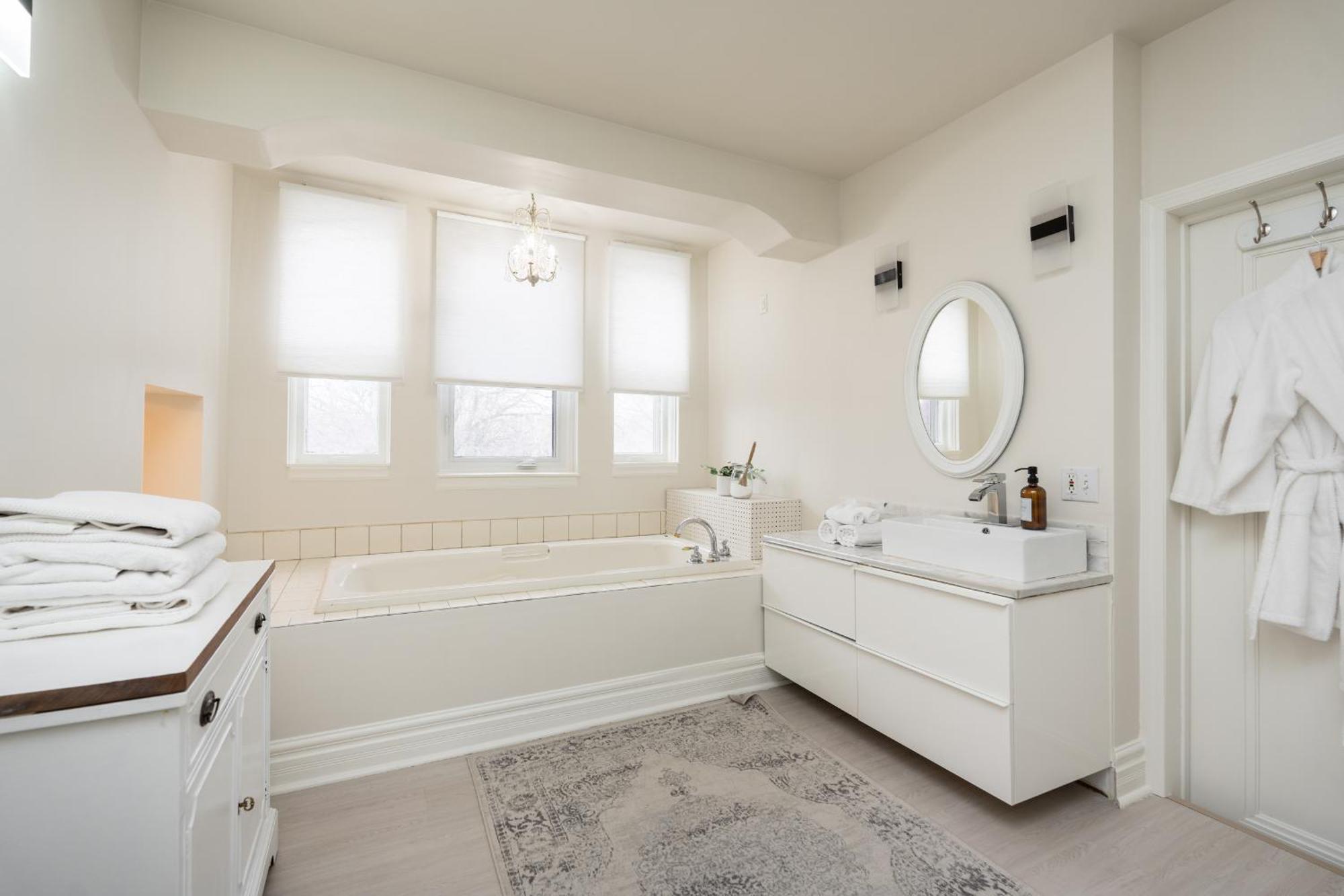 No. 5 East Bed & Breakfast Уинипег Екстериор снимка
