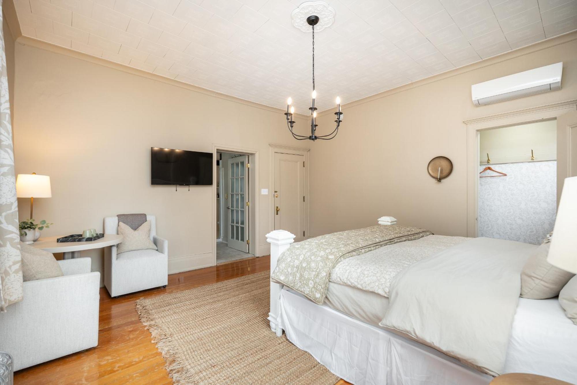 No. 5 East Bed & Breakfast Уинипег Екстериор снимка